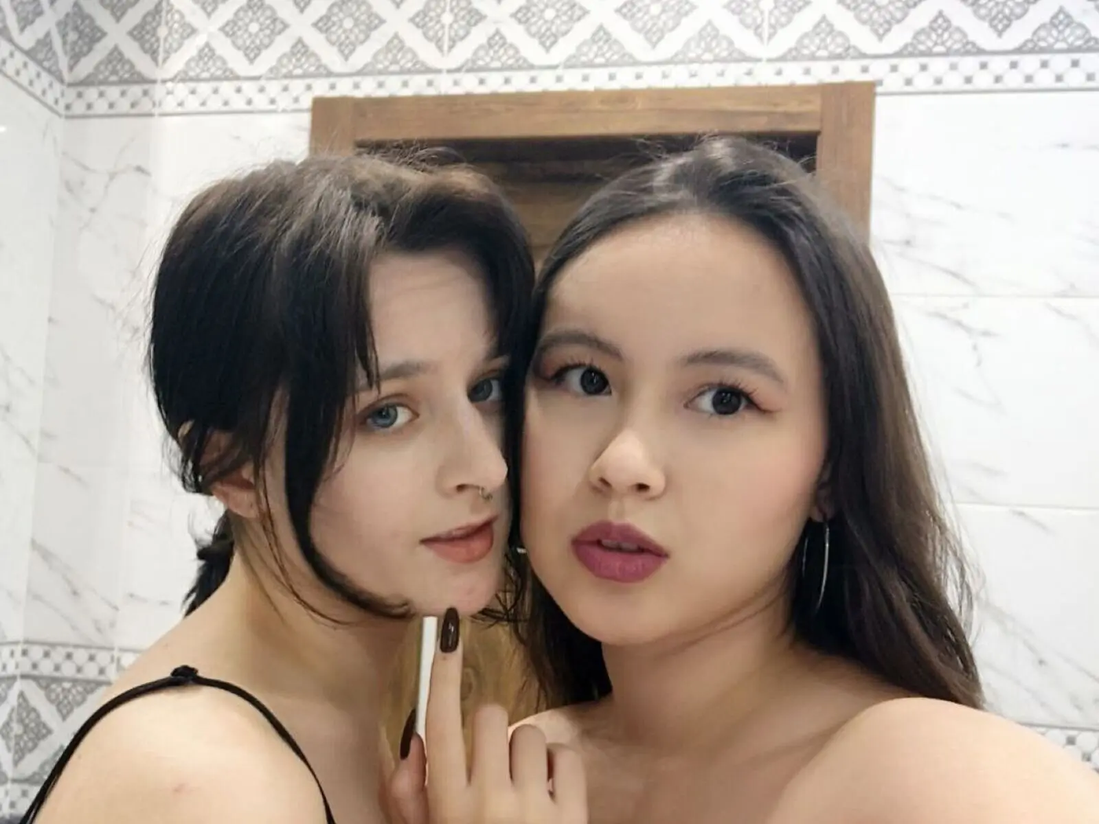 AccaAndPeggy livejasmin