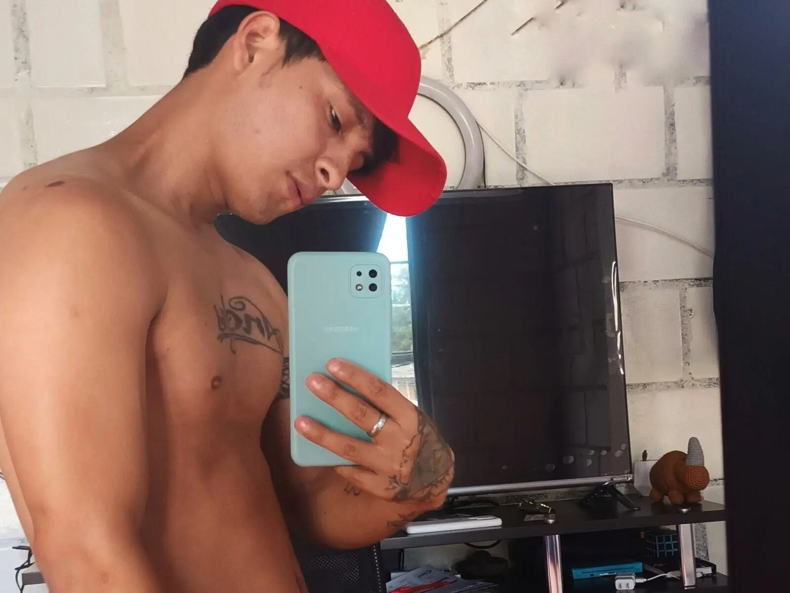 AronSotelo livejasmin
