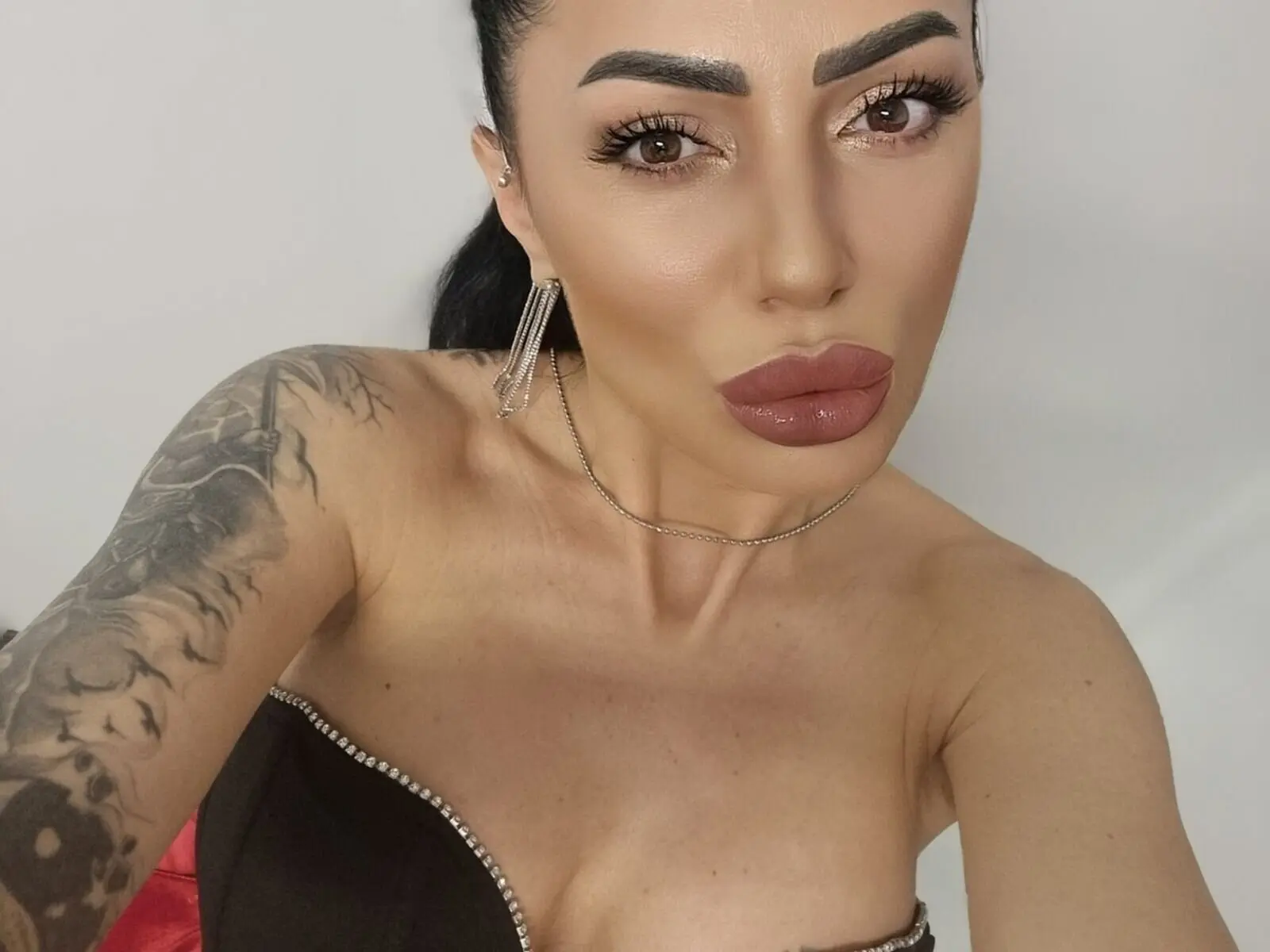 ElenaMond livejasmin