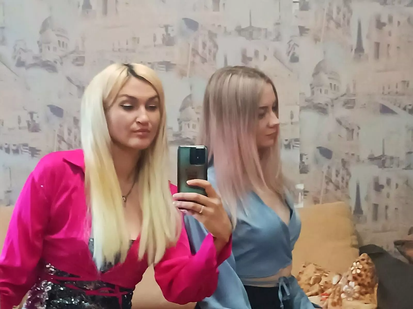 LexyyandMilana livejasmin